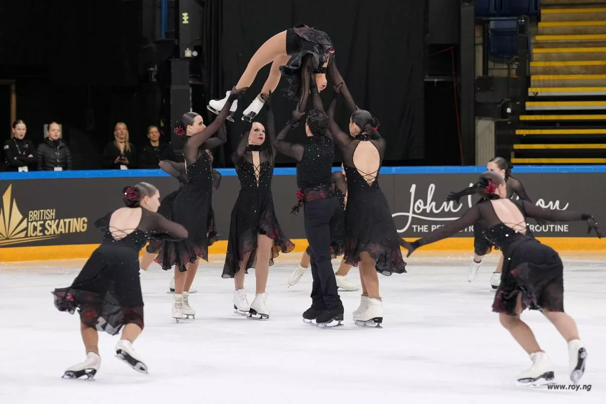 Speed, power and aerobatic moves are hallmarks of the Free Skate of the Teams Elite Junior.  (Credits: Roy Ng - 2026)